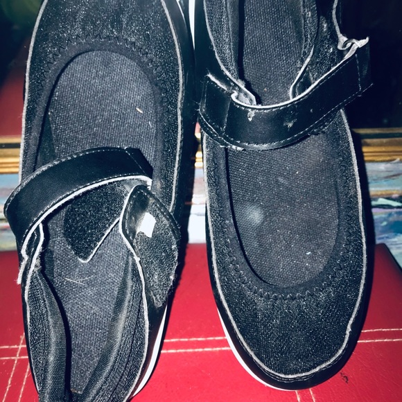 Shoes - Picture 2 of 3